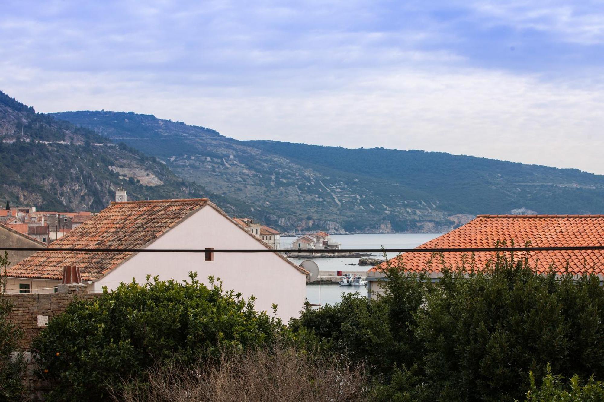 Apartments Dubra Komiža Quarto foto